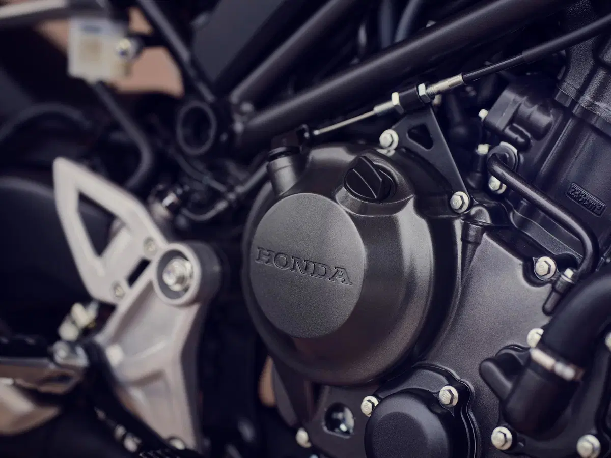 Honda CB300R 2022: la famiglia Neo Sports Café torna completa (15)