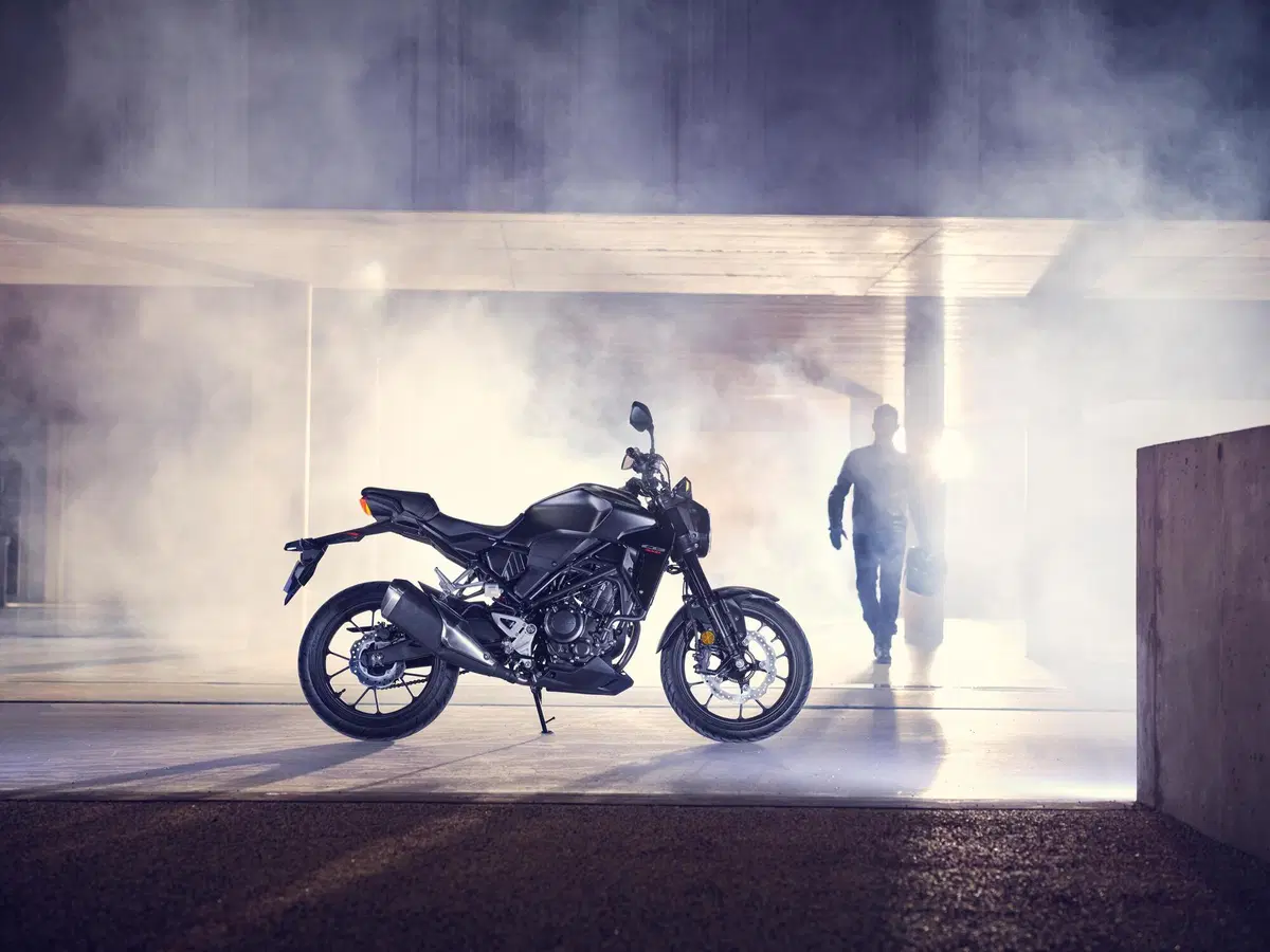 Honda CB300R 2022: la famiglia Neo Sports Café torna completa (16)