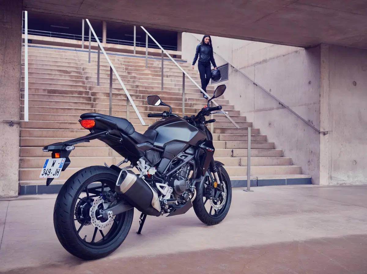 Honda CB300R 2022: la famiglia Neo Sports Café torna completa (18)