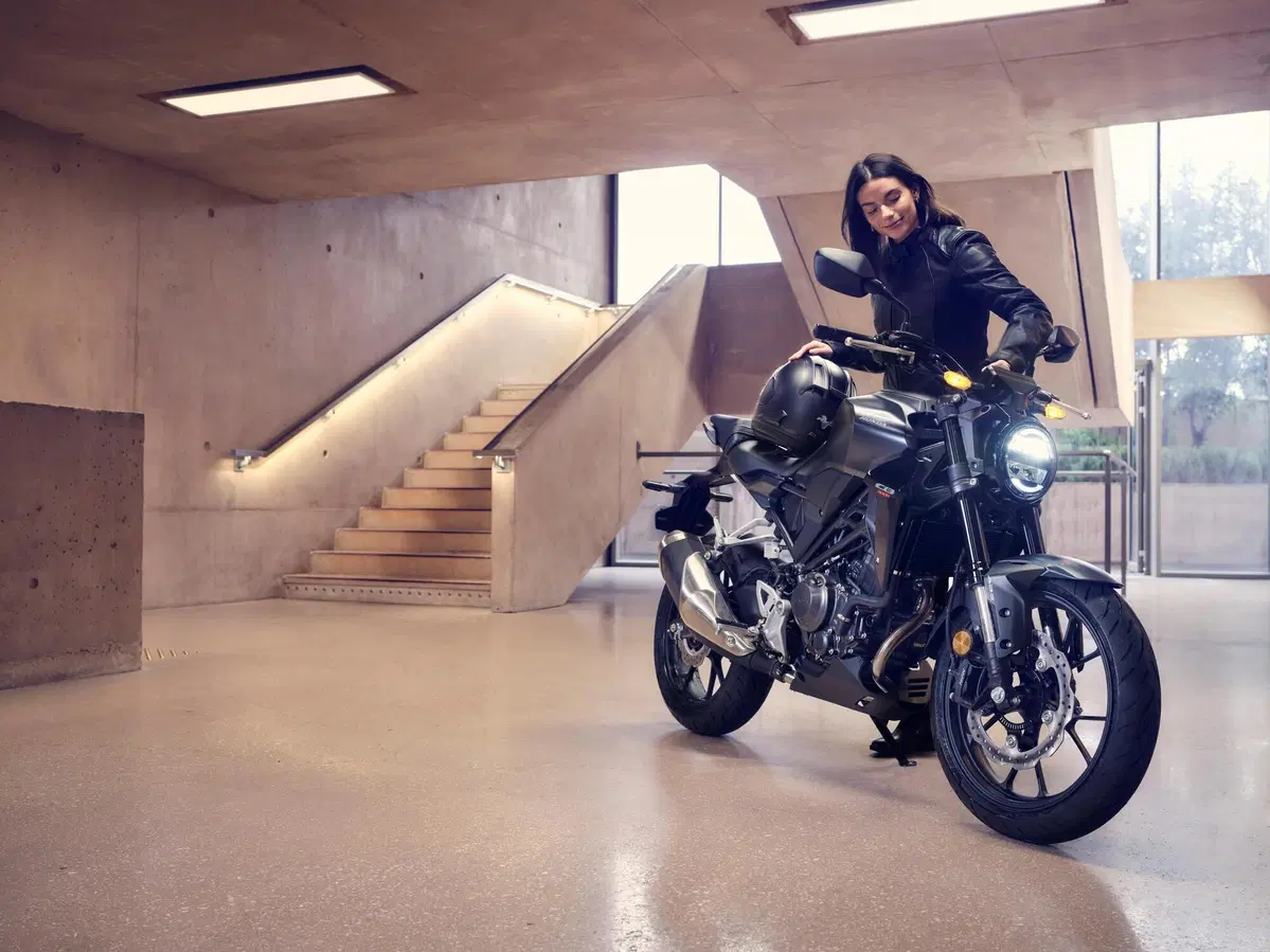 Honda CB300R 2022: la famiglia Neo Sports Café torna completa (21)