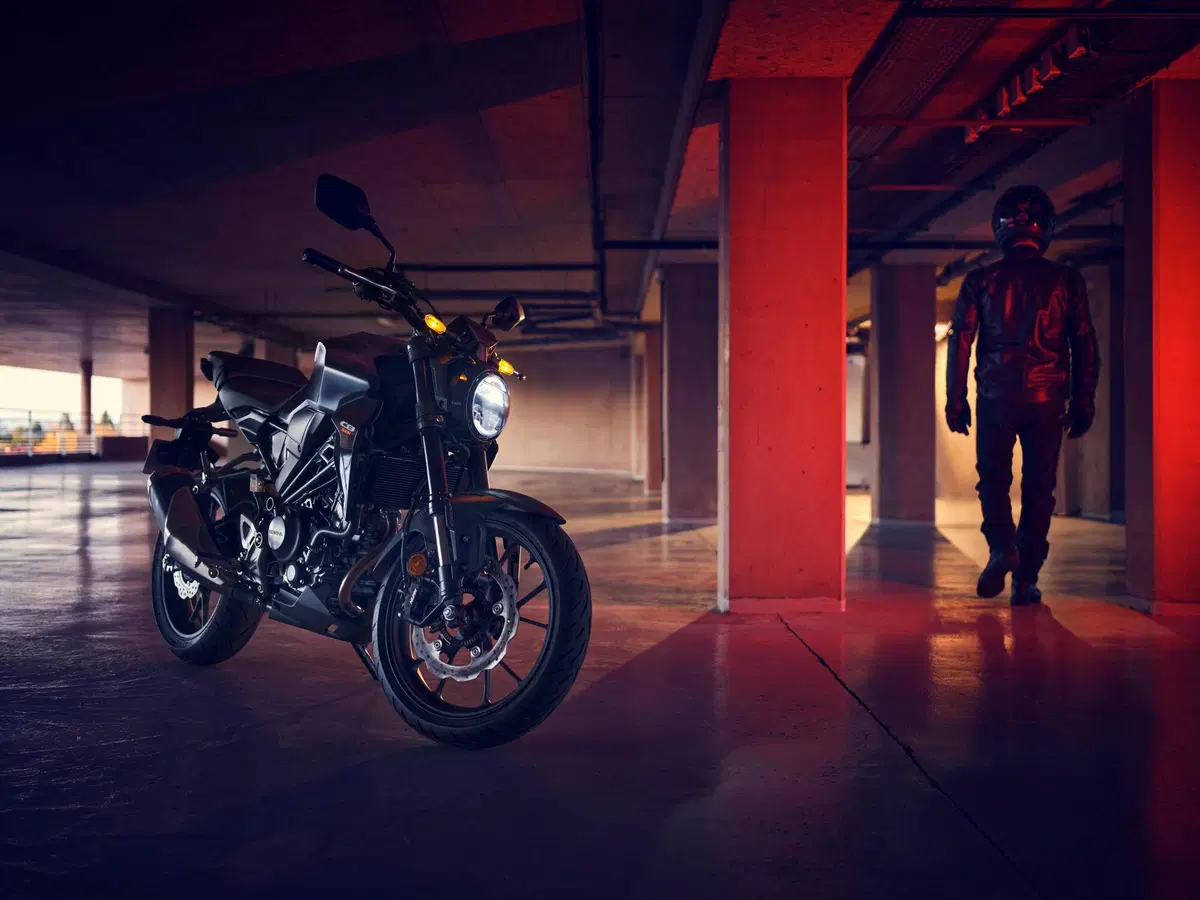Honda CB300R 2022: la famiglia Neo Sports Café torna completa (24)