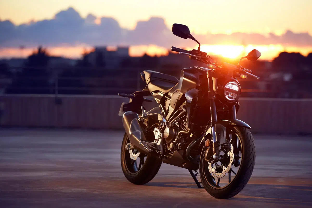 Honda CB300R 2022: la famiglia Neo Sports Café torna completa (26)