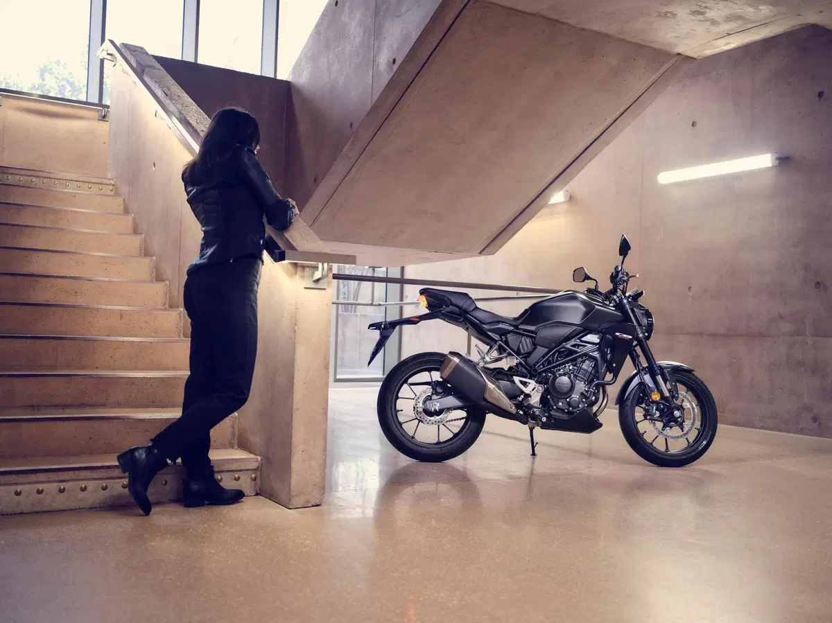 Honda CB300R 2022: la famiglia Neo Sports Café torna completa (29)