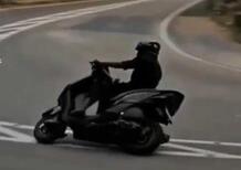 Epic fail: maxi scooter, maxi piega… maxi botto! [VIDEO VIRALE]