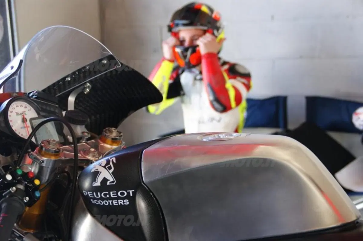Peugeot Scooters Italia - Oral Racing Team, una nuova squadra per la Moto3 (2)