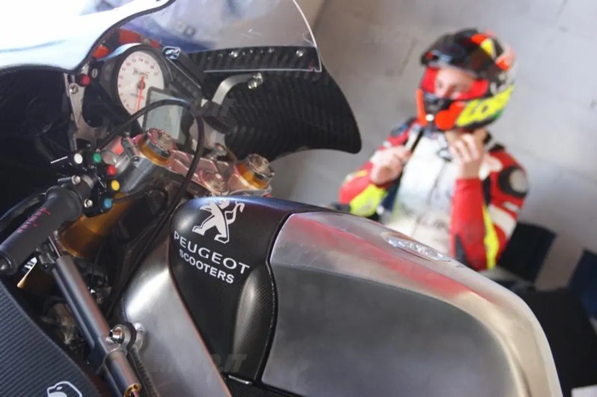 Peugeot Scooters Italia - Oral Racing Team, una nuova squadra per la Moto3 (3)