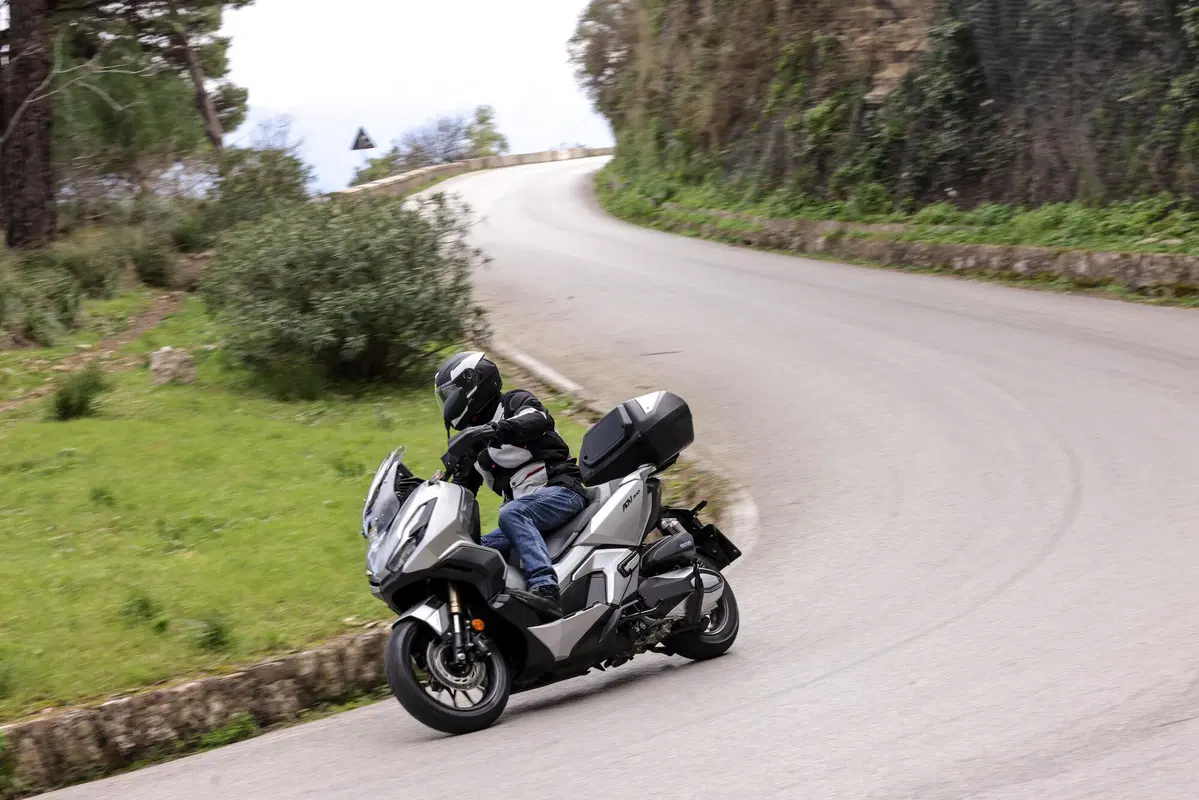 Honda ADV 350 TEST: Pronto a tutto (2)