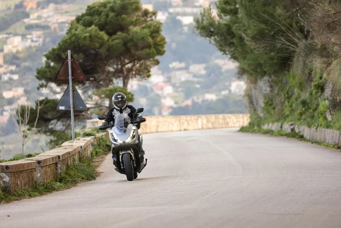 Honda ADV 350 TEST: Pronto a tutto (3)