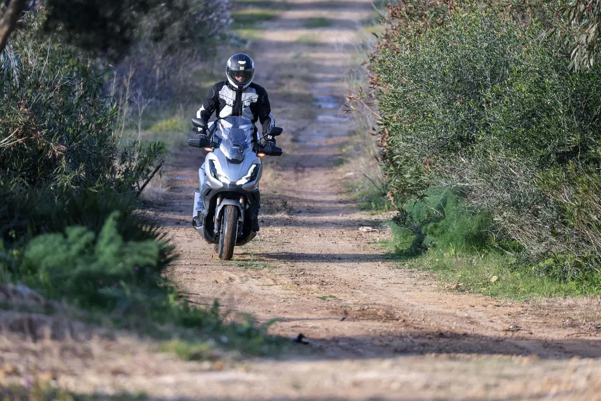 Honda ADV 350 TEST: Pronto a tutto
