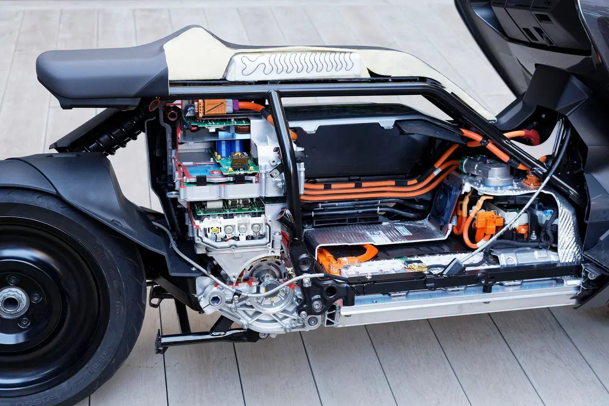 BMW CE 04: Non solo design (4)