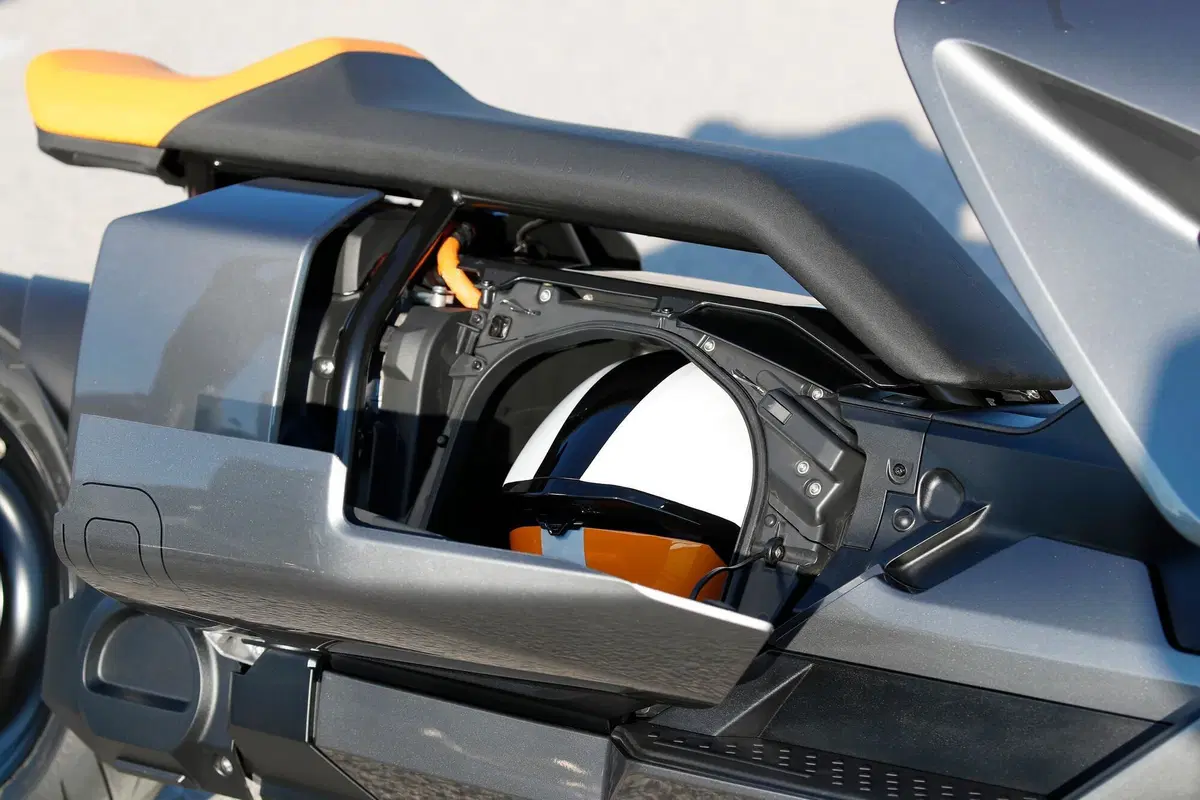 BMW CE 04: Non solo design (2)