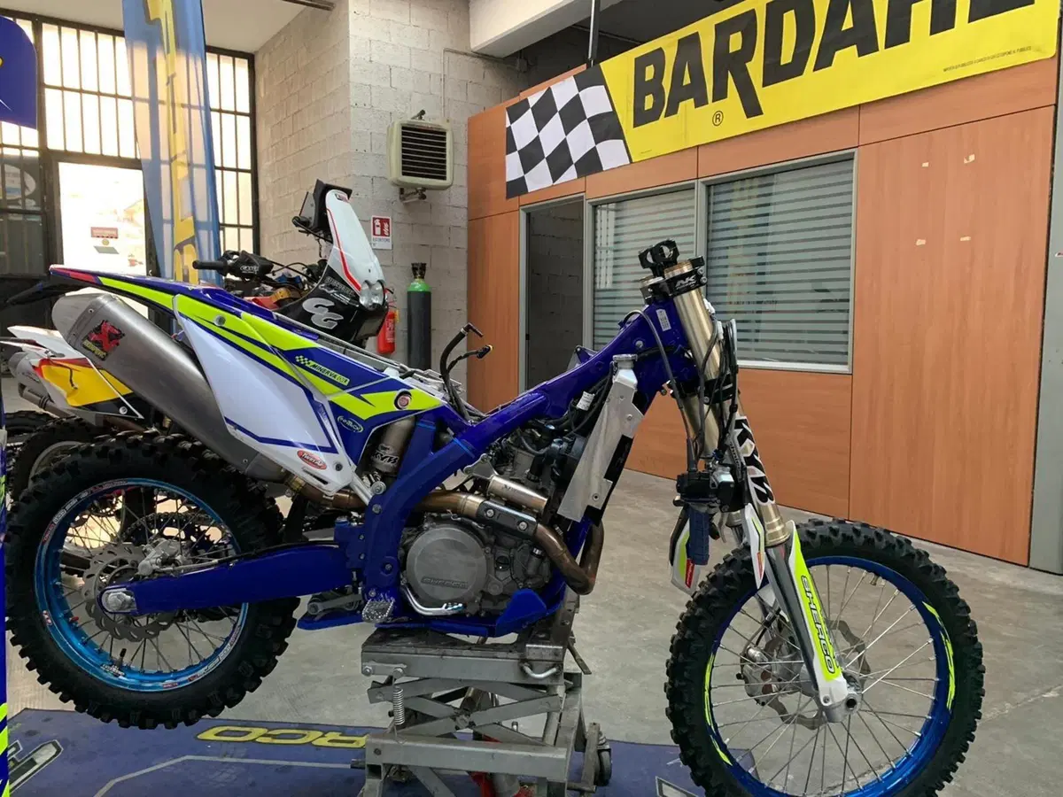 Sherco 450 SEF: da enduro a rally grazie a RB Superbike (15)
