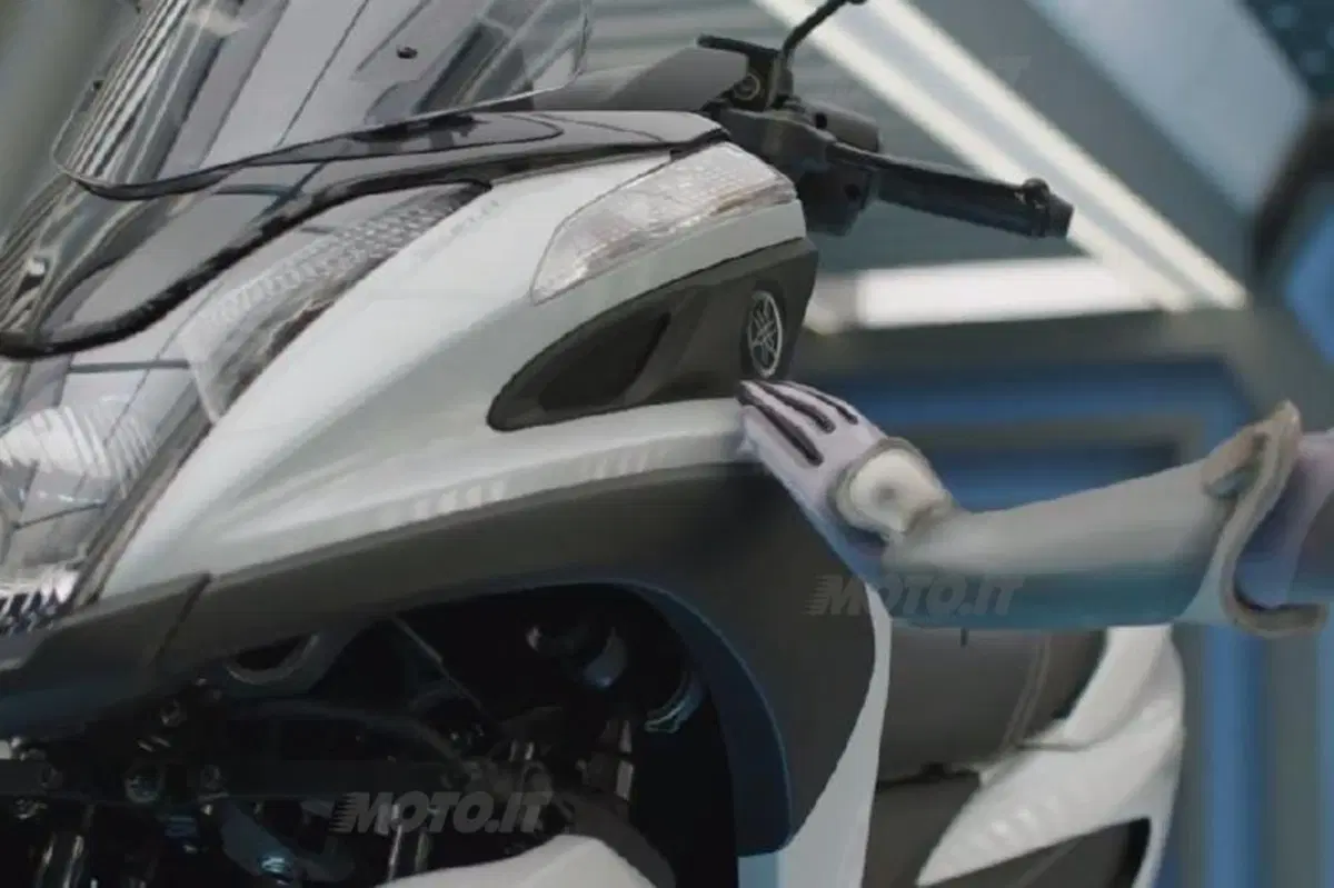 Yamaha YZF-R3, e Tricity, al debutto (3)