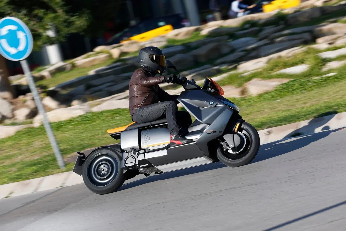 BMW CE 04: Non solo design (3)
