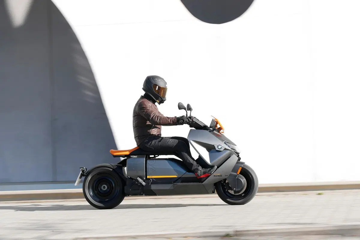 BMW CE 04: Non solo design (4)