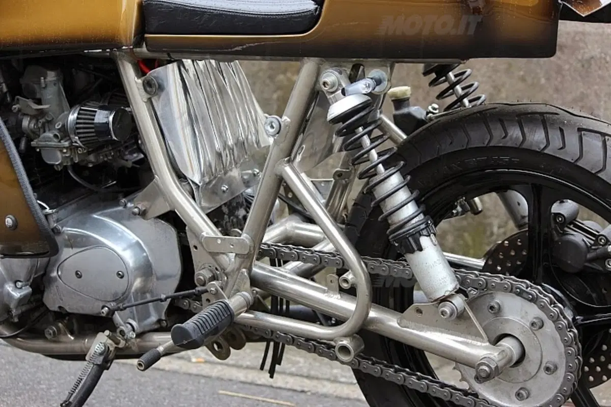 Kurumazaka-Rickman Kawasaki Z1000 (3)