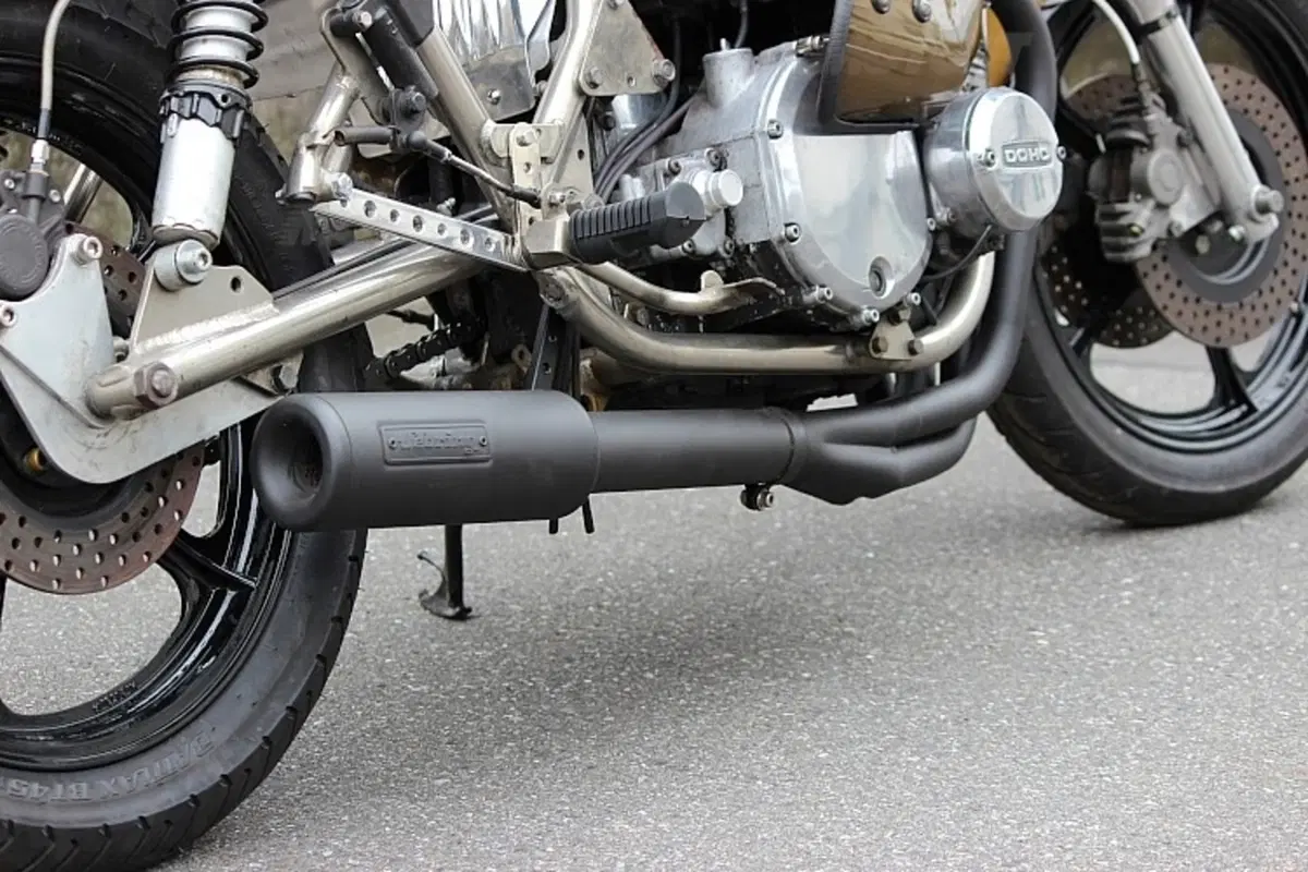 Kurumazaka-Rickman Kawasaki Z1000 (5)