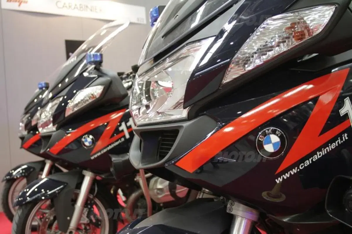 Carabinieri motociclisti. Tutto sulle loro moto e sulla formazione (10)