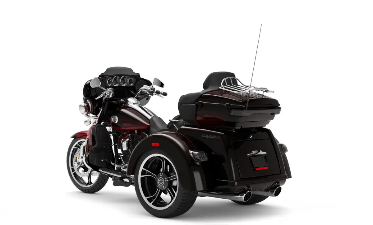 Harley-Davidson CVO - Custom Vehicle Operations 117 CVO Tri Glide (2022) - FLHTCUTGSE_AF (4)
