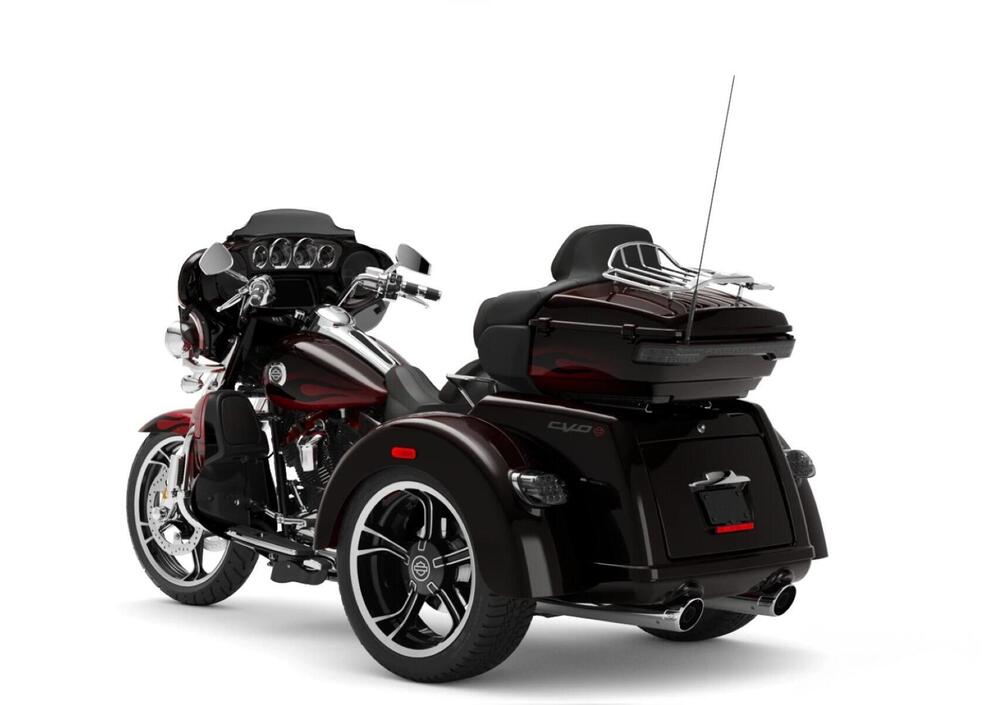 Harley-Davidson 117 CVO Tri Glide (2022) - FLHTCUTGSE_AF (4)