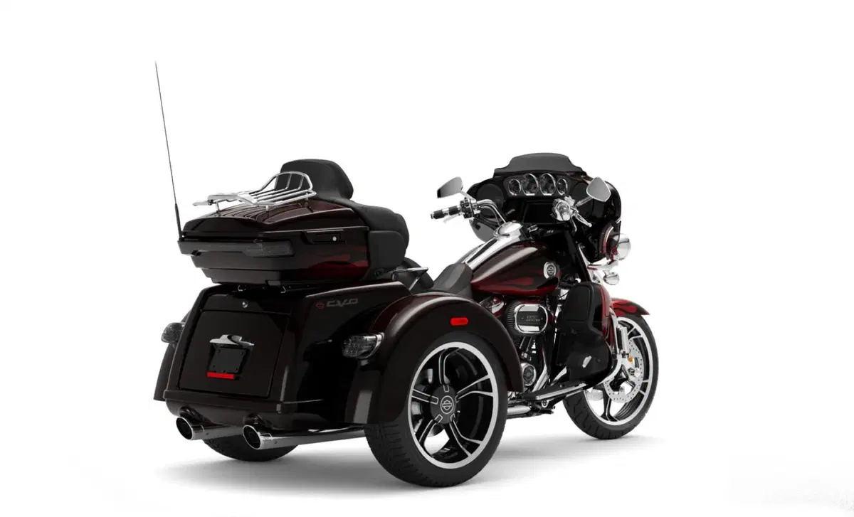 Harley-Davidson CVO - Custom Vehicle Operations 117 CVO Tri Glide (2022) - FLHTCUTGSE_AF (8)