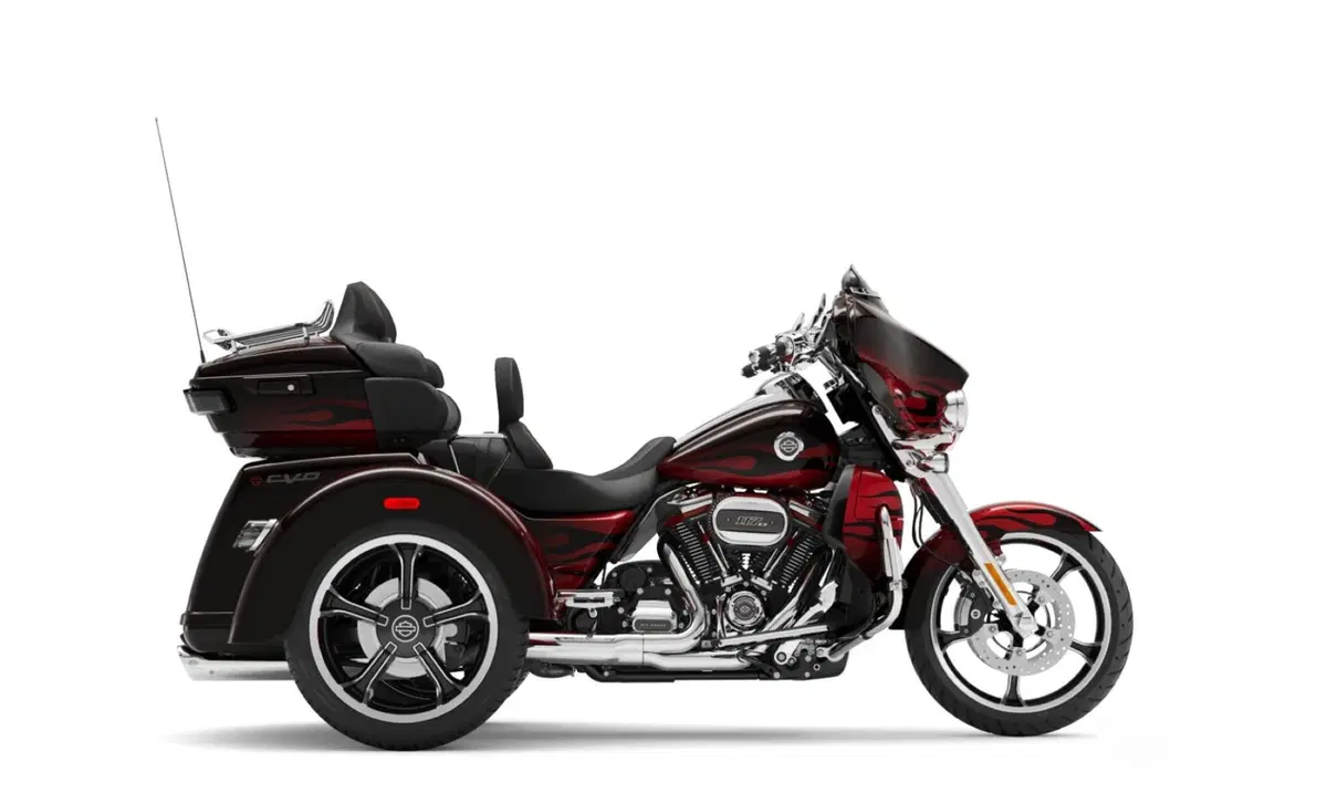 Harley-Davidson CVO - Custom Vehicle Operations 117 CVO Tri Glide (2022) - FLHTCUTGSE_AF (2)
