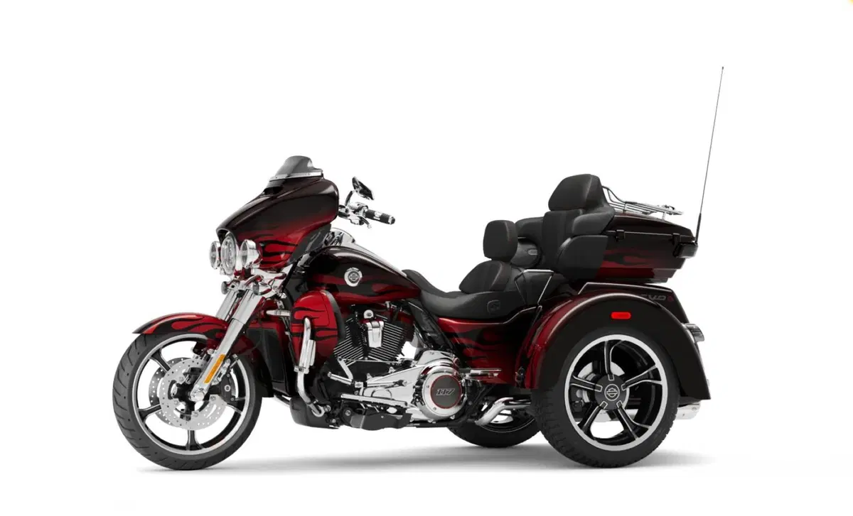 Harley-Davidson CVO - Custom Vehicle Operations 117 CVO Tri Glide (2022) - FLHTCUTGSE_AF (5)
