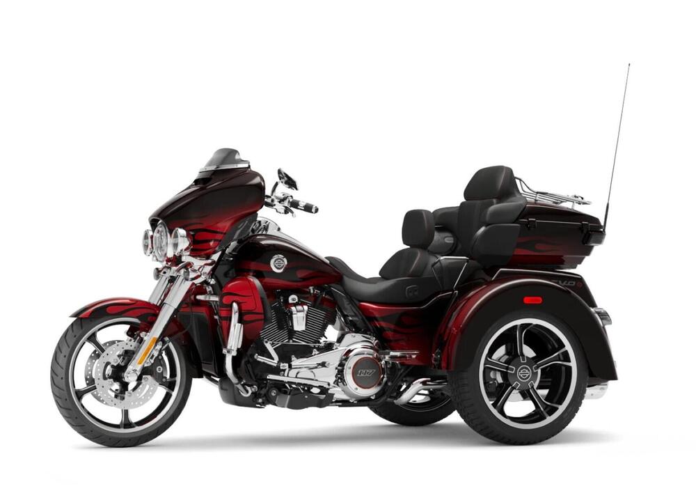 Harley-Davidson 117 CVO Tri Glide (2022) - FLHTCUTGSE_AF (5)