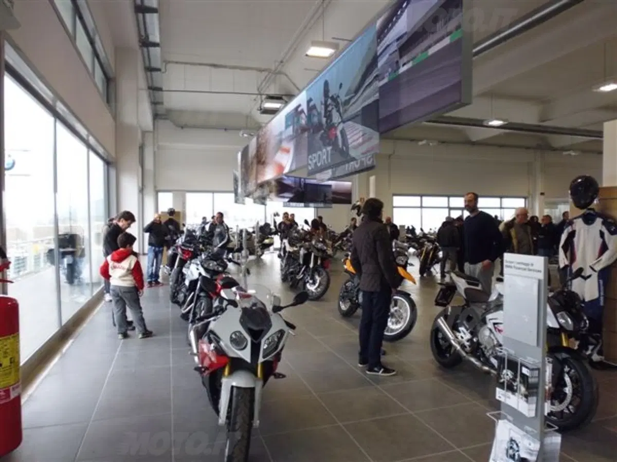 Solomoto BMW ha aperto una nuova concessionaria a Pesaro (5)