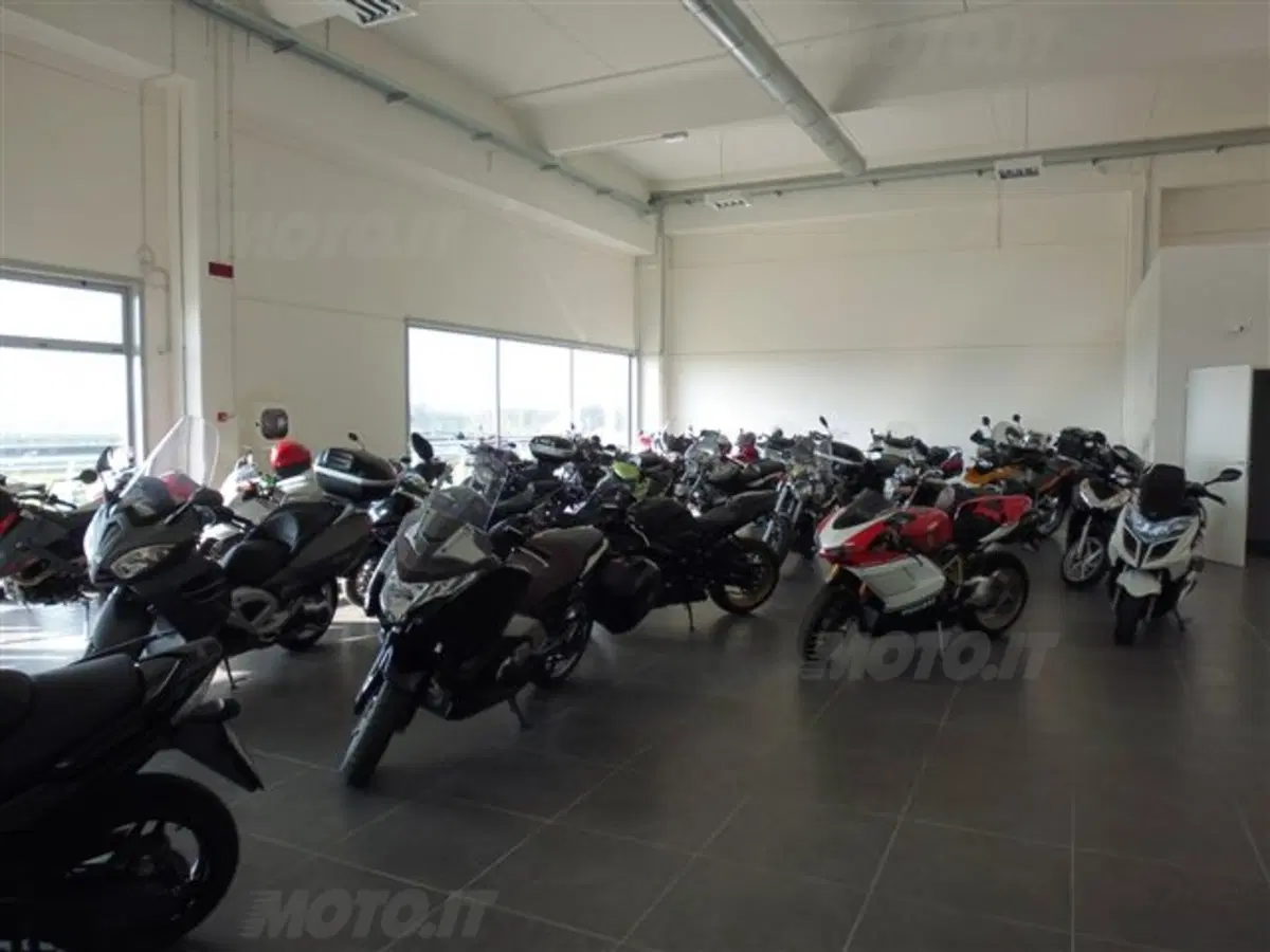 Solomoto BMW ha aperto una nuova concessionaria a Pesaro (7)