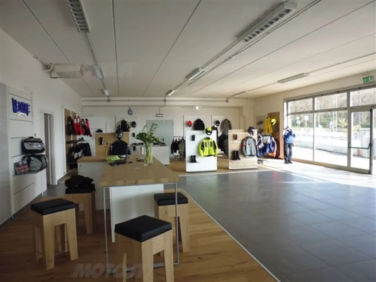 Solomoto BMW ha aperto una nuova concessionaria a Pesaro (8)