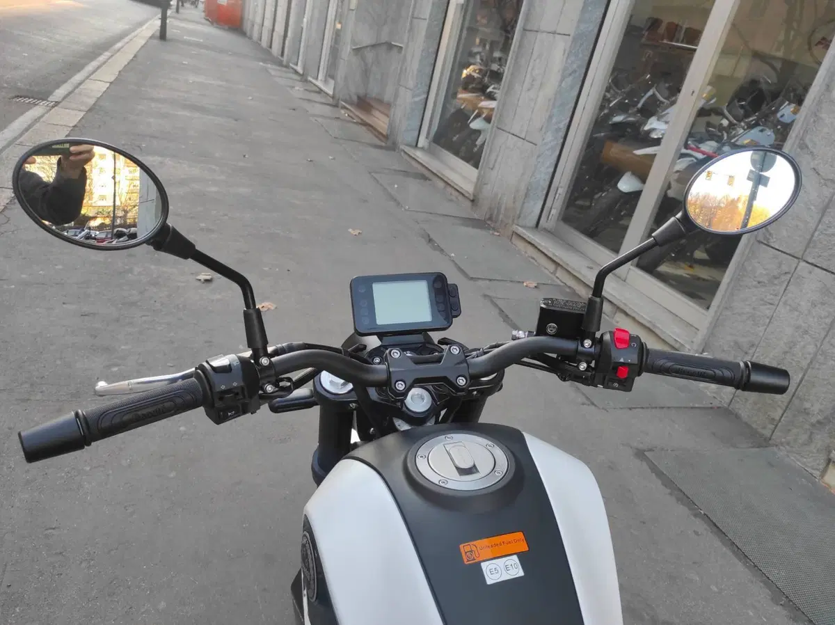 Benelli Leoncino 250 (2021 - 25) (13)