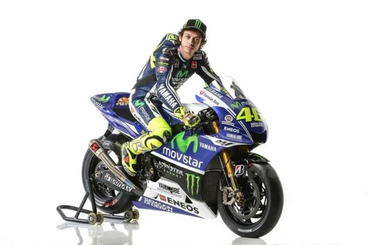 Yamaha MotoGP, ecco la livrea ufficiale di Rossi e Lorenzo (6)