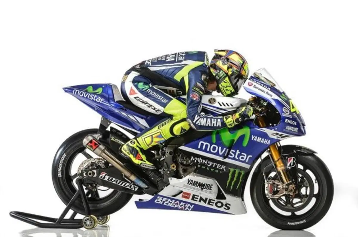 Yamaha MotoGP, ecco la livrea ufficiale di Rossi e Lorenzo (8)
