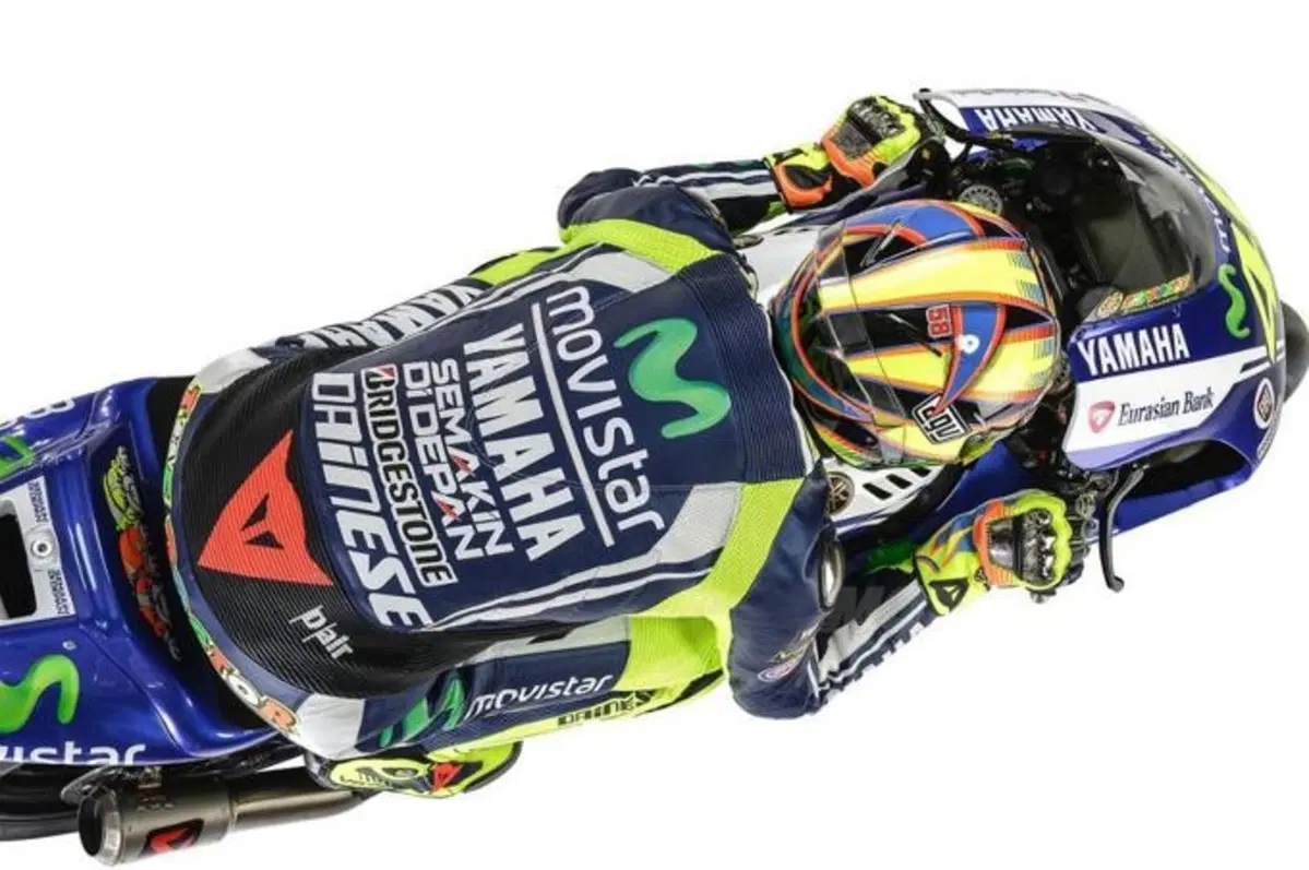 Yamaha MotoGP, ecco la livrea ufficiale di Rossi e Lorenzo (10)