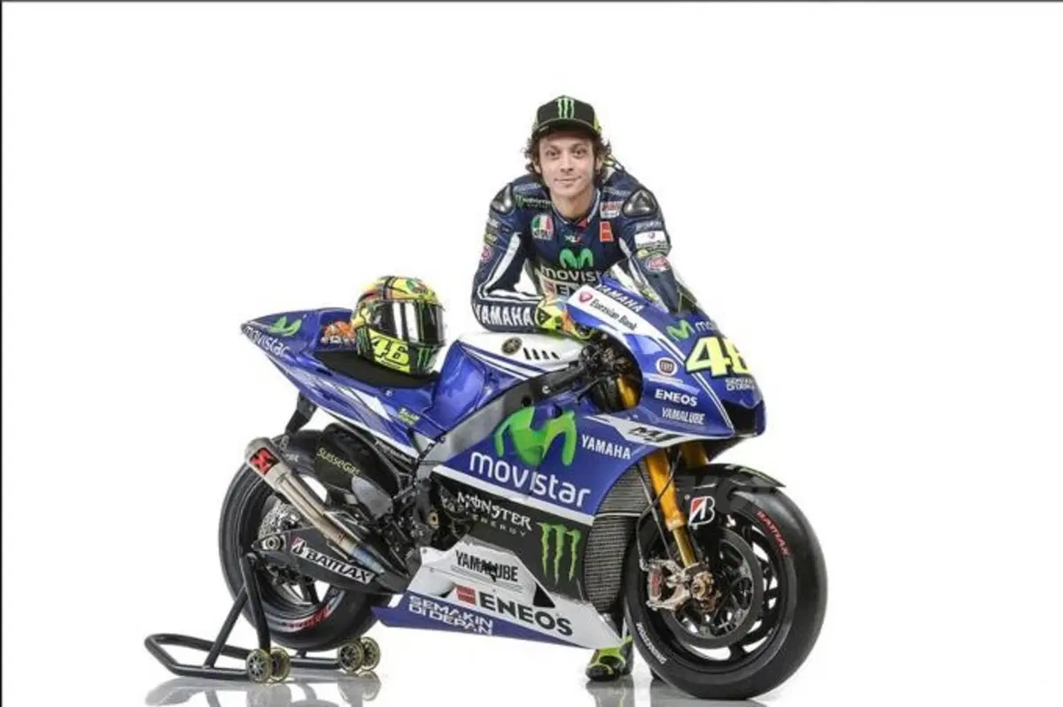 Yamaha MotoGP, ecco la livrea ufficiale di Rossi e Lorenzo (13)