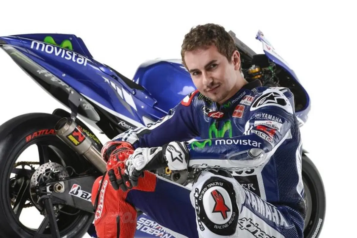 Yamaha MotoGP, ecco la livrea ufficiale di Rossi e Lorenzo (15)