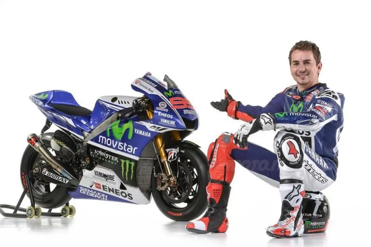 Yamaha MotoGP, ecco la livrea ufficiale di Rossi e Lorenzo (16)