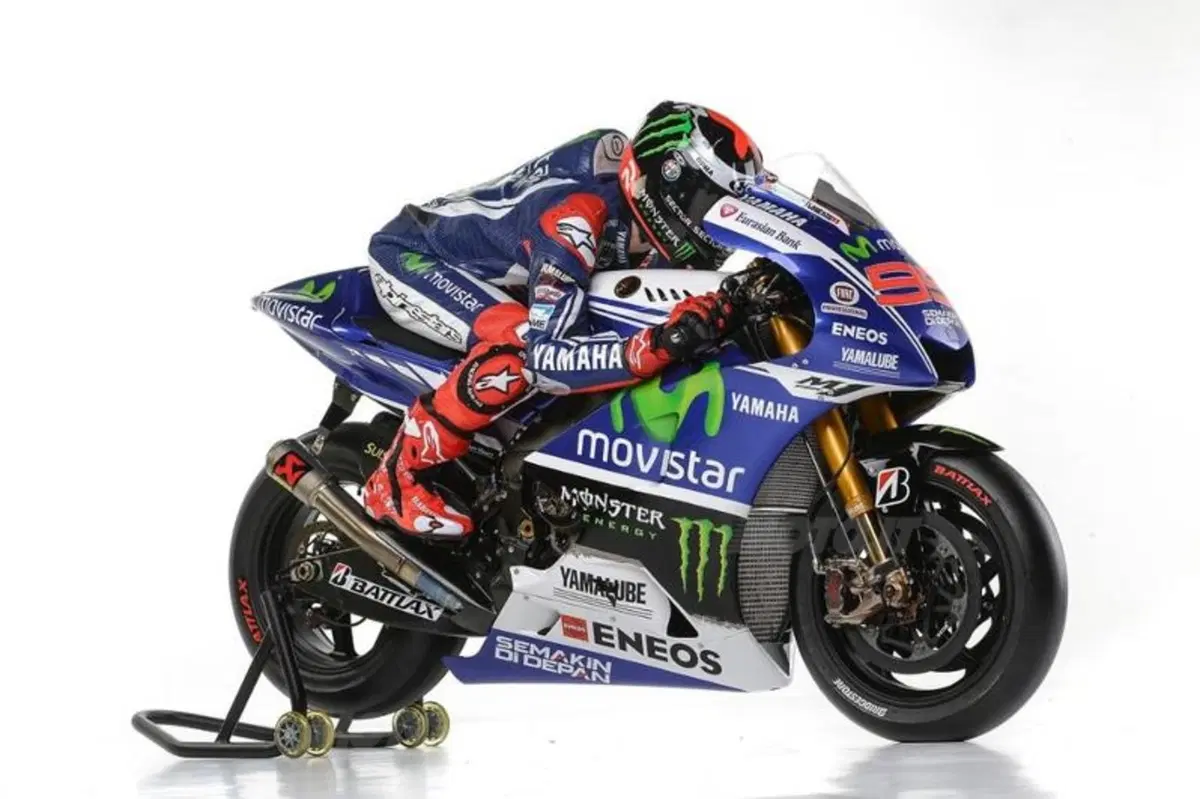 Yamaha MotoGP, ecco la livrea ufficiale di Rossi e Lorenzo (18)
