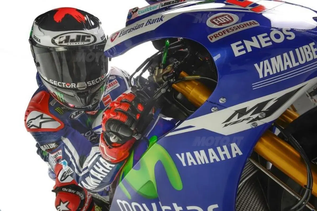 Yamaha MotoGP, ecco la livrea ufficiale di Rossi e Lorenzo (23)