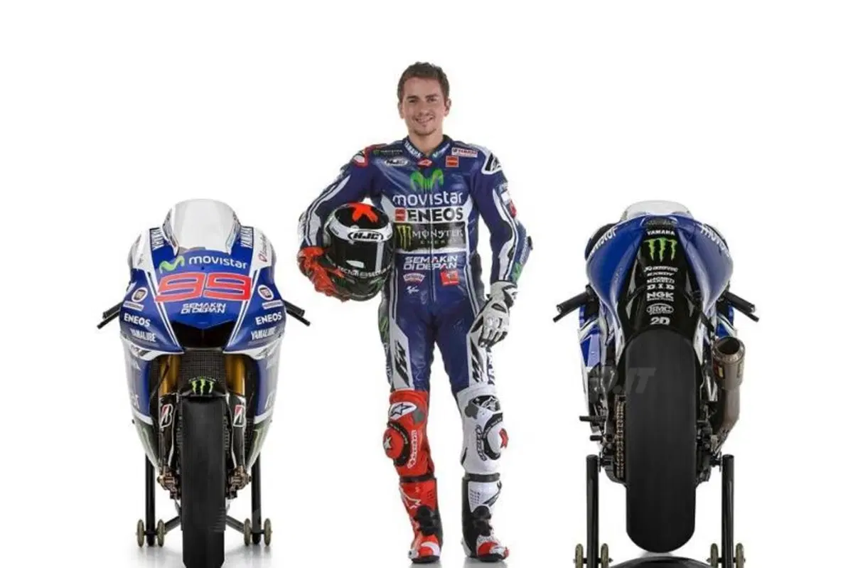 Yamaha MotoGP, ecco la livrea ufficiale di Rossi e Lorenzo (24)