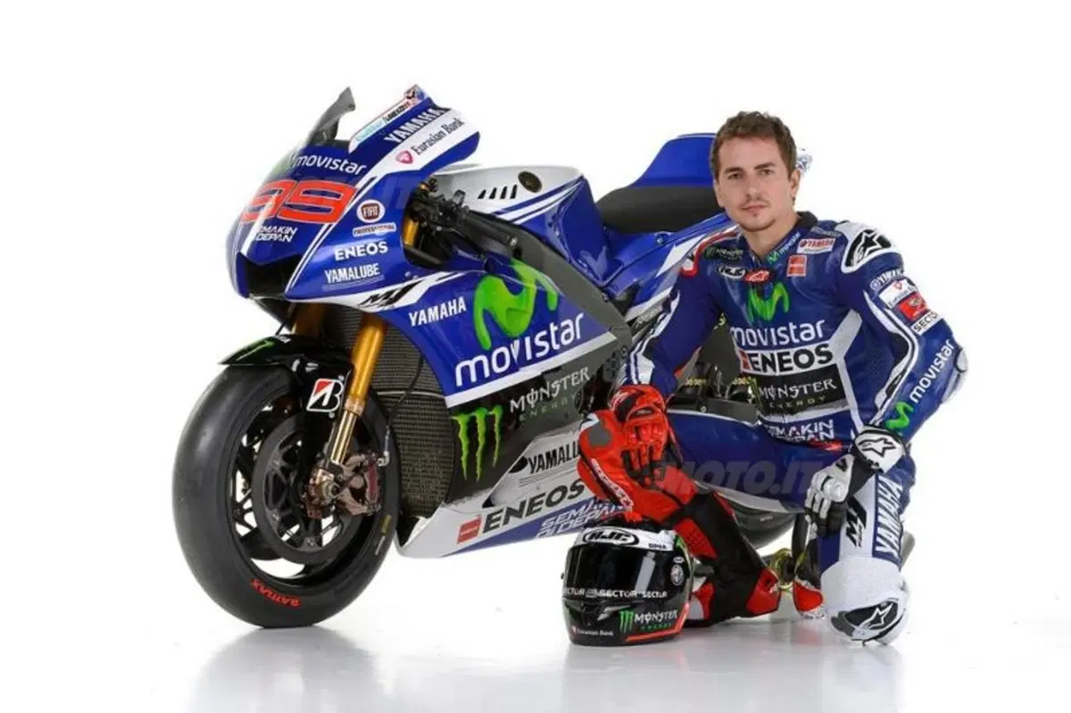 Yamaha MotoGP, ecco la livrea ufficiale di Rossi e Lorenzo (27)
