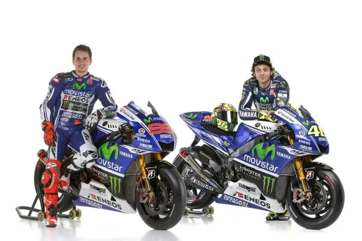 Yamaha MotoGP, ecco la livrea ufficiale di Rossi e Lorenzo (28)