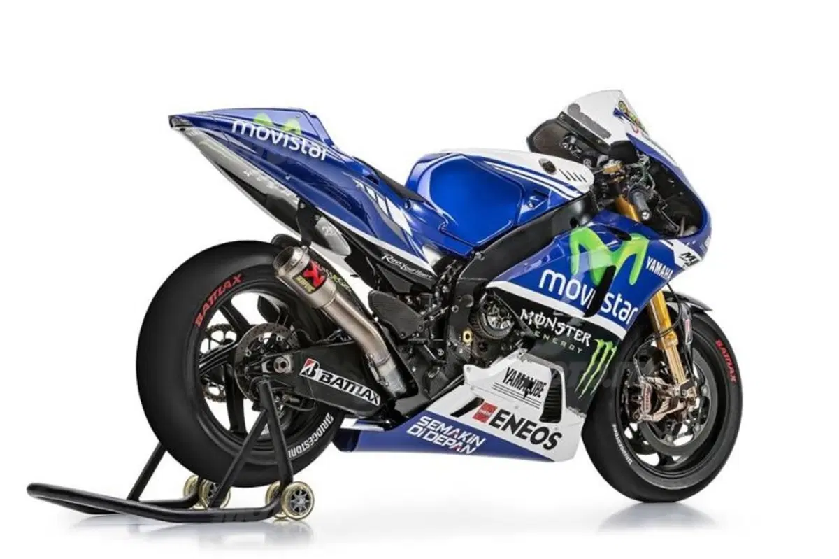 Yamaha MotoGP, ecco la livrea ufficiale di Rossi e Lorenzo (32)