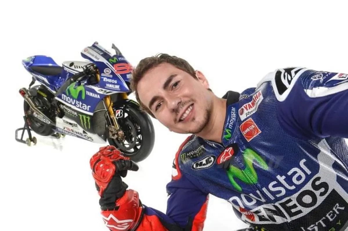 Yamaha MotoGP, ecco la livrea ufficiale di Rossi e Lorenzo (36)