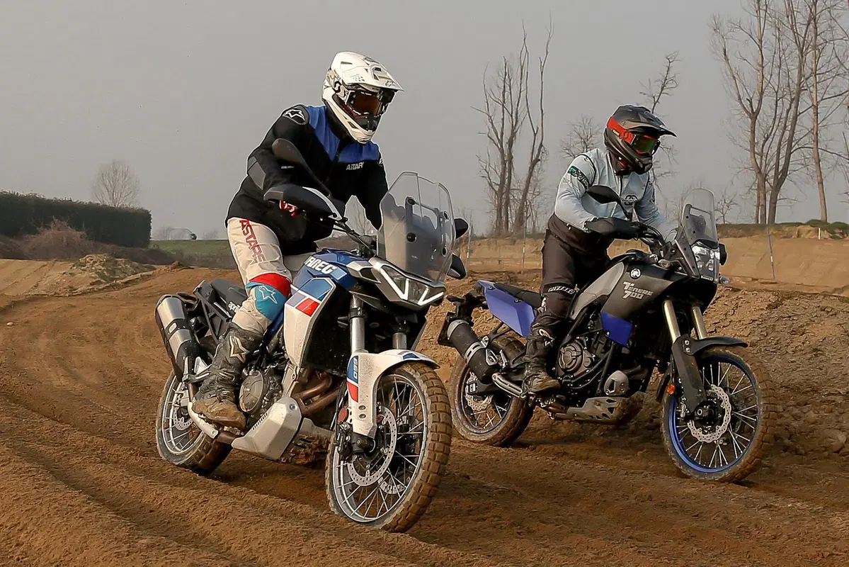 In fuoristrada e in pista di motocross (20)