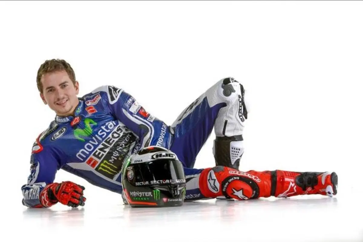 Yamaha MotoGP, ecco la livrea ufficiale di Rossi e Lorenzo (50)