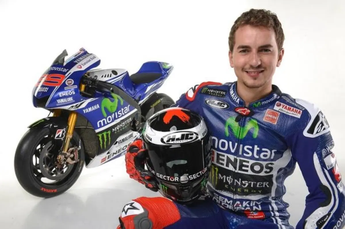 Yamaha MotoGP, ecco la livrea ufficiale di Rossi e Lorenzo (52)