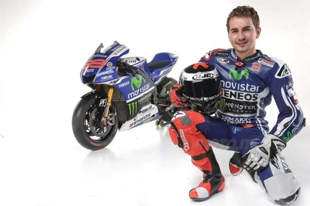 Yamaha MotoGP, ecco la livrea ufficiale di Rossi e Lorenzo (53)