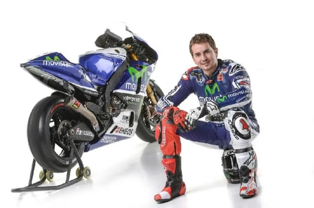 Yamaha MotoGP, ecco la livrea ufficiale di Rossi e Lorenzo (54)